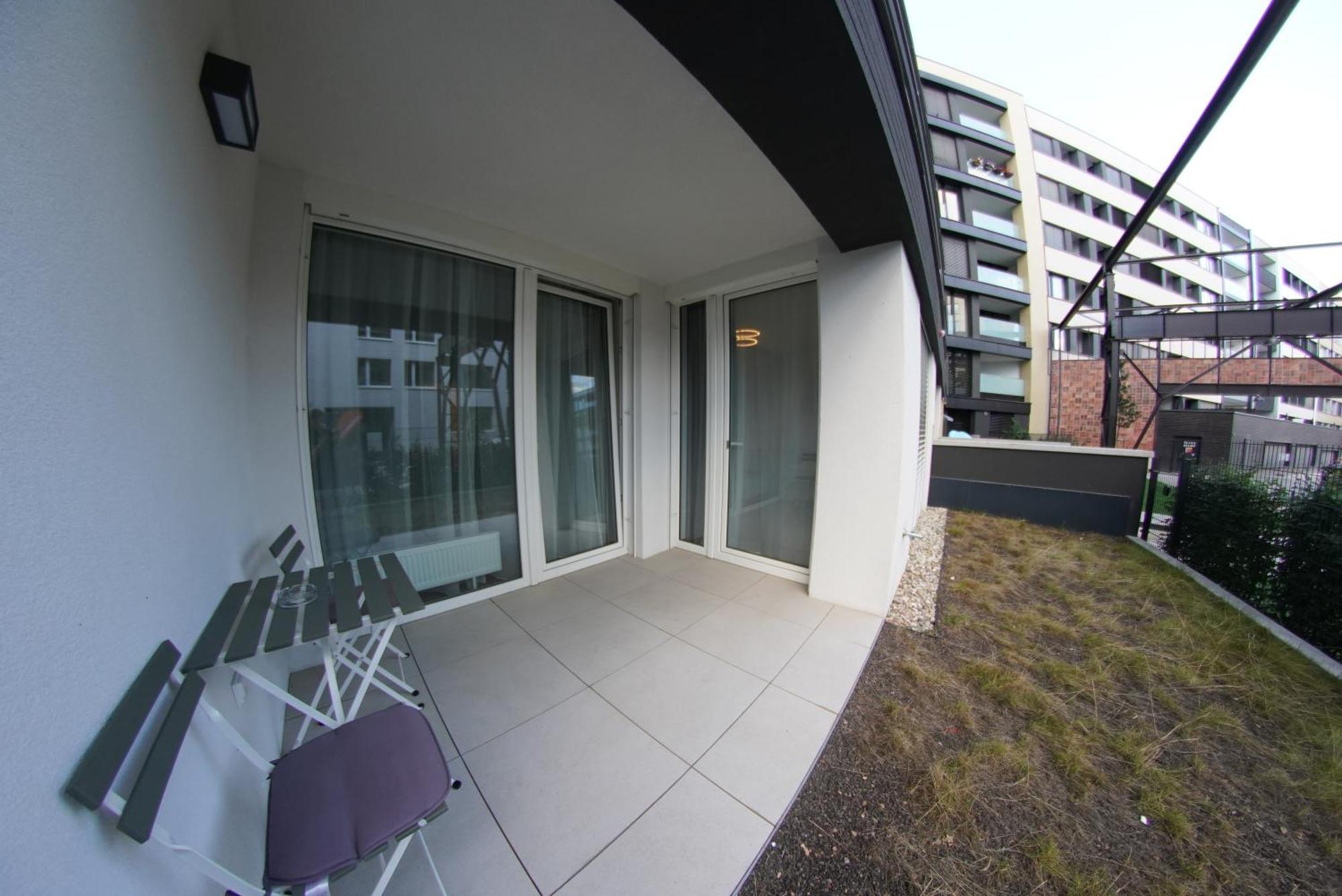 Holesovice Delight: Modern Comfort With A Twist In Prague 7 Exterior foto