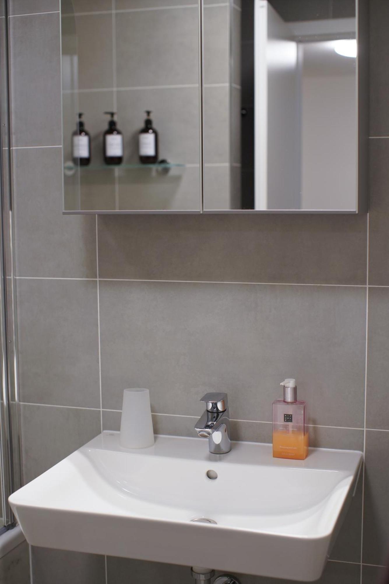 Holesovice Delight: Modern Comfort With A Twist In Prague 7 Exterior foto